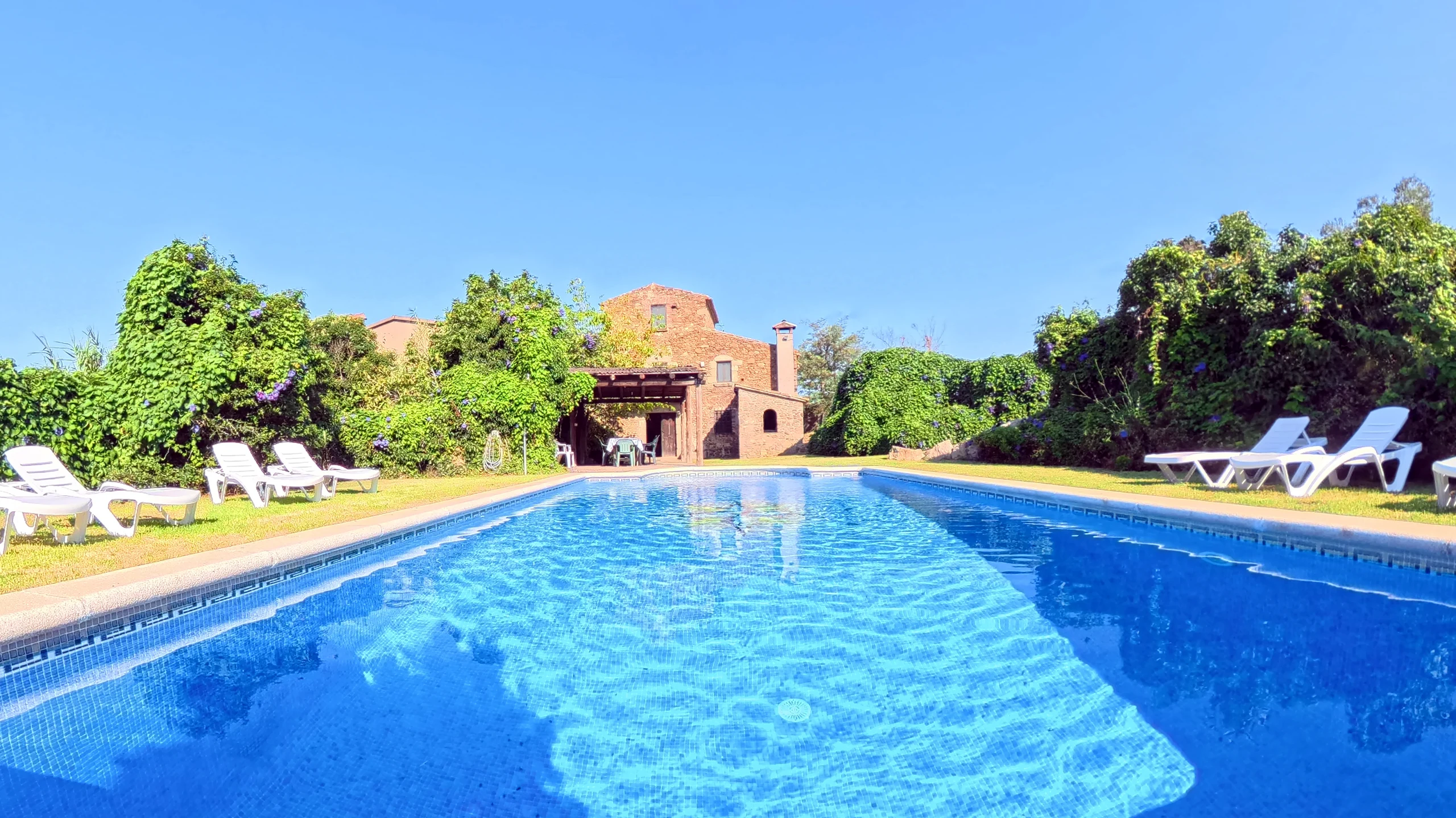 Rent pretel Mas Pretel vista piscina masía